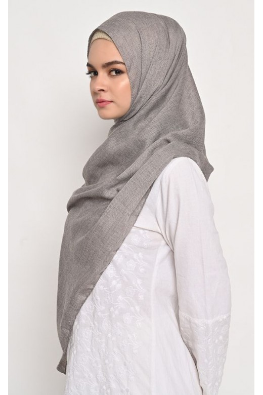 Pasmina Voal Zaffron Jahit Tepi Grey